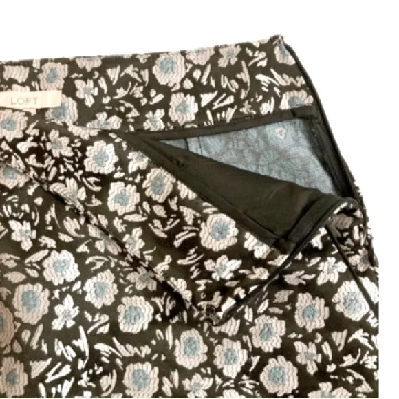 Ann Taylor LOFT Black, Blue, & Metallic Silver Floral Print Mini Skirt - Size 2 - Picture 4 of 9